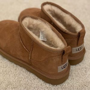 NWOT UGG Mini Short Classic Chestnut size 7 boots